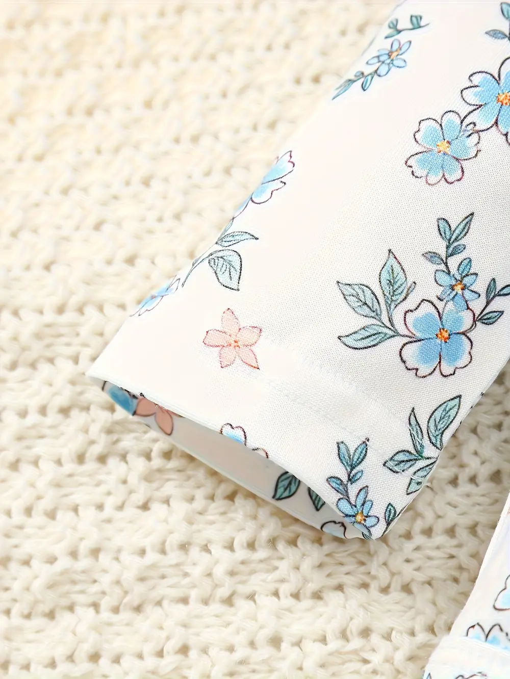 Ensemble naissance 3 pièces bébé fille – flanelle florale avec volants et nœud – Image 5