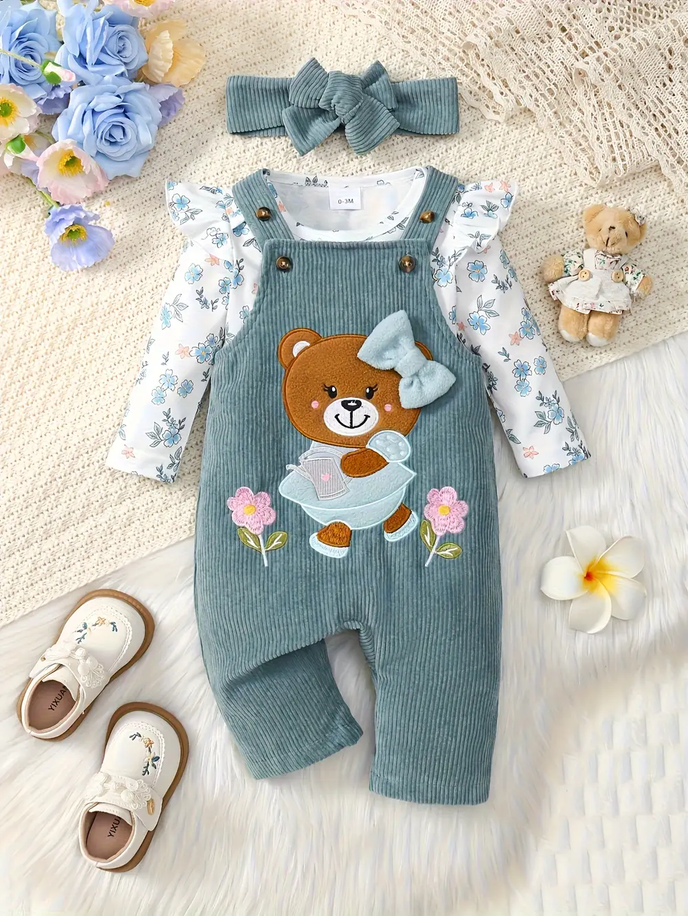 Ensemble naissance 3 pièces bébé fille – flanelle florale avec volants et nœud