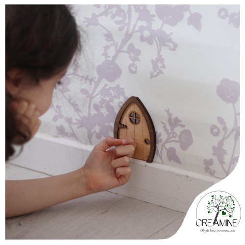 Porte magique de la petite souris en bois