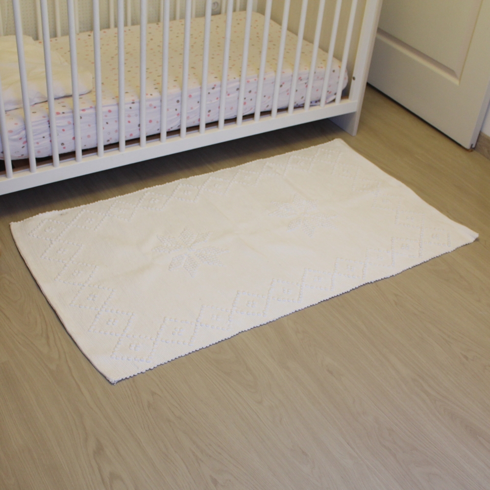 Tapis blanc artisanal – 70 cm x 1m35-40 – Chambre d’enfant – Image 3