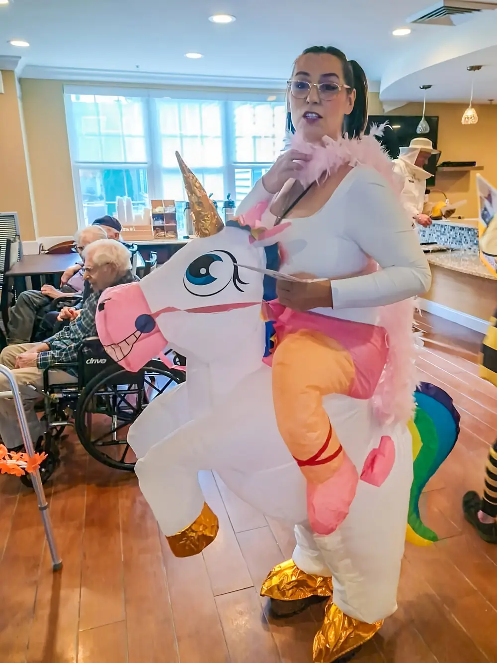 Costume gonflable licorne adulte – déguisement original pour soirée ou carnaval – Image 7