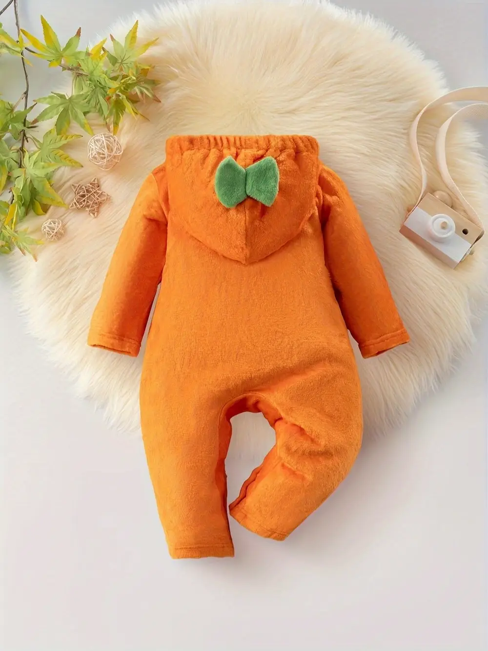 Combinaison bébé fille motif citrouille avec capuche et détails 3D festifs – Image 5