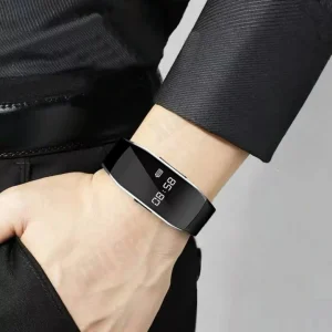 Caméra espion dissimulée dans montre digitale – Surveillance discrète et efficace pour protéger vos proches