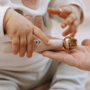 Grelot en bois bébé