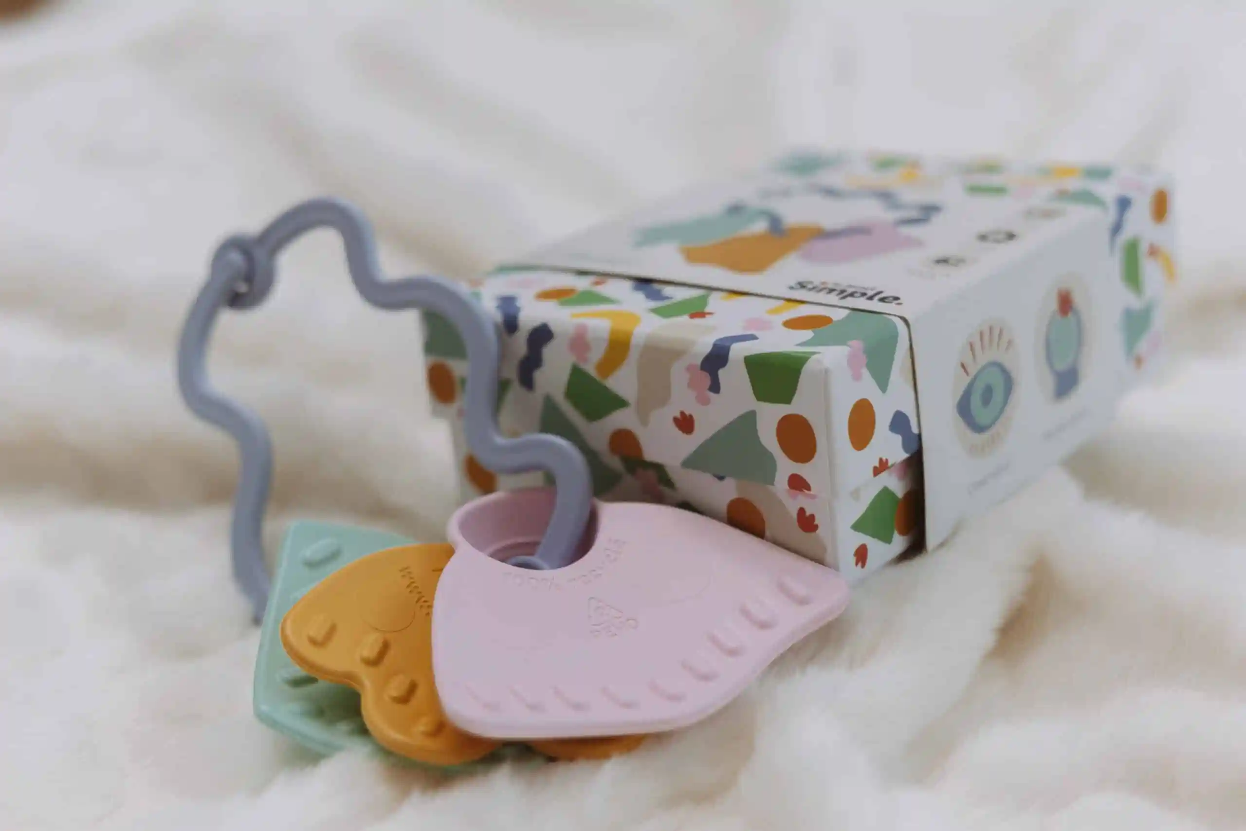 Hochet bébé en plastique recyclé – Image 2