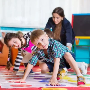 Jeu de société Twister – Fous rires garantis en famille ou entre amis – Ambiance et mouvement assurés