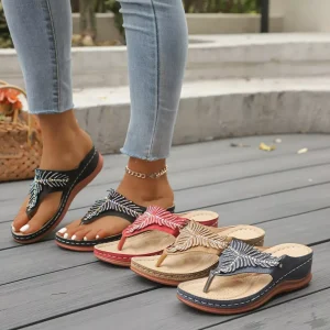 Tongs compensées strass confort femme – élégance estivale & maintien optimal pour jambes galbées